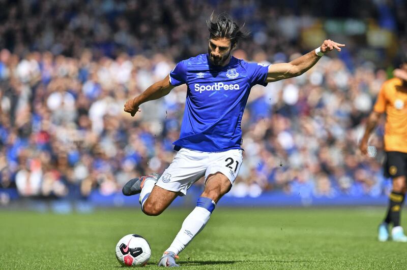 Everton's Portuguese midfielder André Gomes crosses the ball during the English Premier League football match between Everton and Wolverhampton Wanderers at Goodison Park in Liverpool, north-west England on September 1, 2019. (Photo by Paul ELLIS / AFP) / RESTRICTED TO EDITORIAL USE. No use with unauthorized audio, video, data, fixture lists, club/league logos or 'live' services. Online in-match use limited to 120 images. An additional 40 images may be used in extra time. No video emulation. Social media in-match use limited to 120 images. An additional 40 images may be used in extra time. No use in betting publications, games or single club/league/player publications. / 