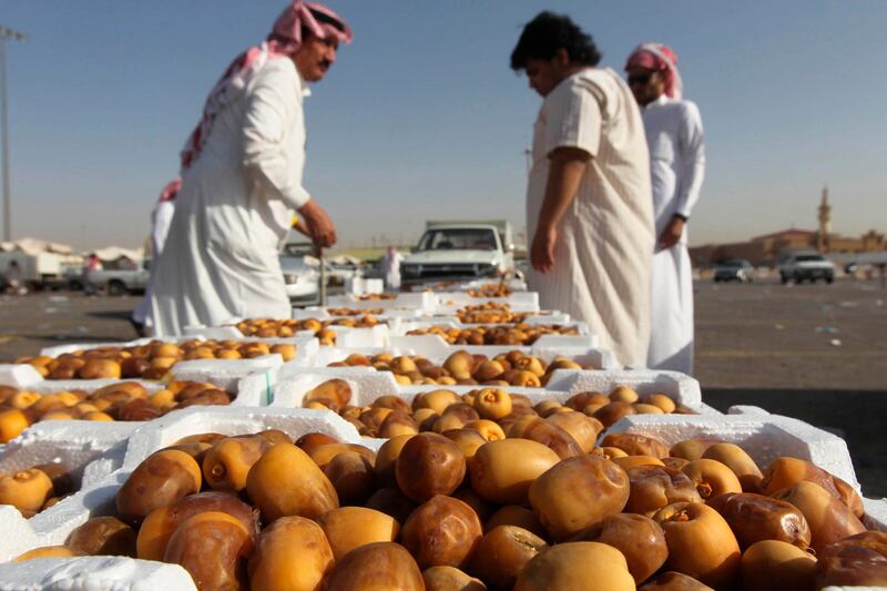 Boxes of dates are displayed at the dates market in Riyadh, as Muslims prepare for the fasting month of Ramadan, July 4, 2013. REUTERS/Faisal Al Nasser (SAUDI ARABIA - Tags: SOCIETY) *** Local Caption ***  RIY04_RIYADH-_0704_11.JPG
