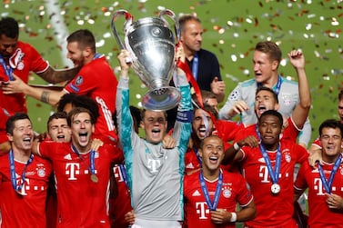 Bayern Munich's German goalkeeper Manuel Neuer raises the European Champion Clubs' Cup during the trophy ceremony at the end of the UEFA Champions League final football match between Paris Saint-Germain and Bayern Munich at the Luz stadium in Lisbon on August 23, 2020. / AFP / POOL / MATTHEW CHILDS