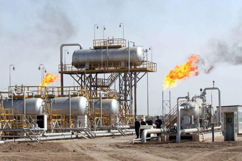 Engineers are seen at the Naher al-Umran gas refinery, in the el-Dir district, some 40 kms north of the southern city of Basra, on July 17, 2009. The trade union representing workers of Iraq's state-owned Southern Oil Company (SOC) threatened to prevent exploitation of one of Iraq's biggest oil fields - Rumaila oil field in southern Iraq - by energy giants BP and CNPC. AFP PHOTO / ESSAM AL-SUDANI