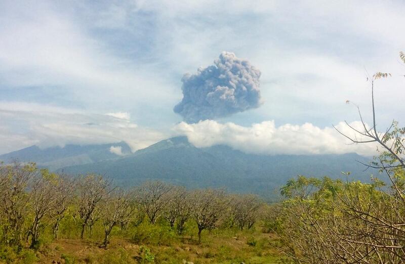 Mount Barujari, located inside Mount Rinjani volcano, is seen erupting from Bayan district, North Lombok, Indonesia on September 27, 2016. Antara Foto / Santanu Bendesa / via Reuters