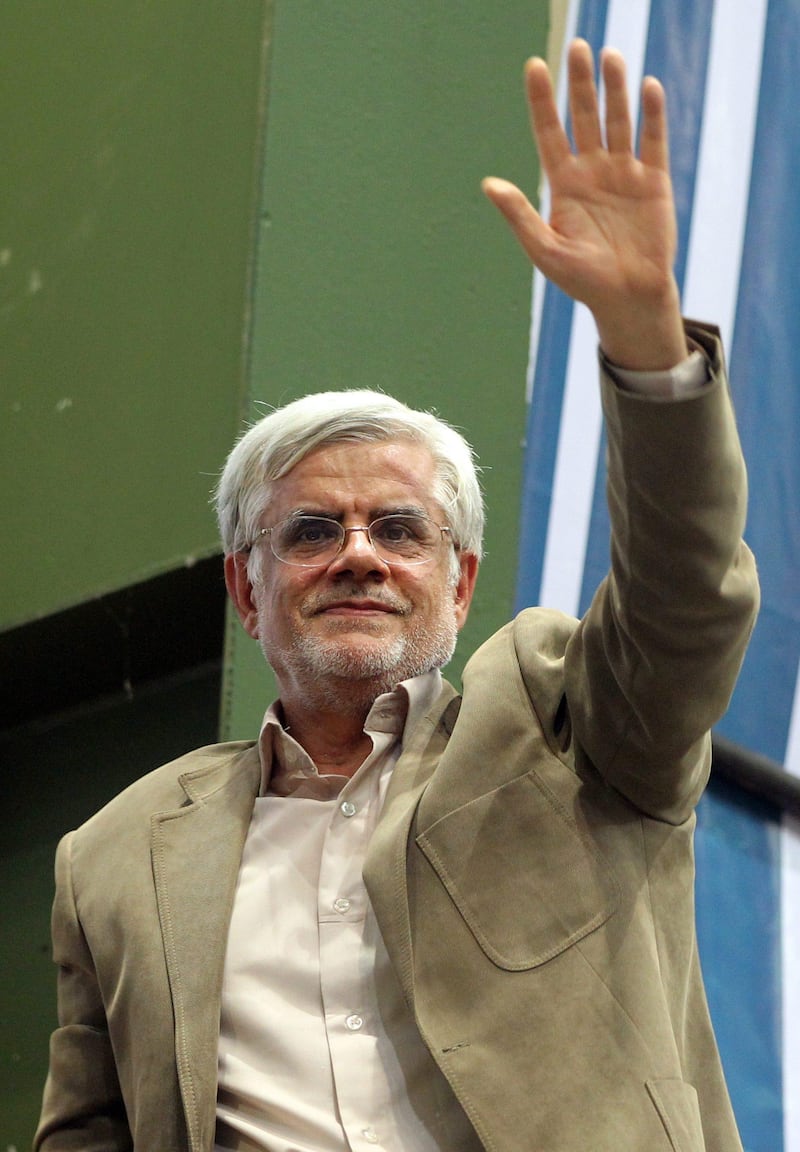 epa03739297 Iranian presidential candidate Mohammad Reza Aref waves to his supporters during an election campaign rally in Tehran, Iran, 10 June 2013.Aref is a senior member of the country's reformist wing and held the vice-presidency post during the era of President Mohammad Khatami. Iran will hold presidential elections on 14 June 2013.  EPA/ABEDIN TAHERKENAREH *** Local Caption ***  03739297.jpg