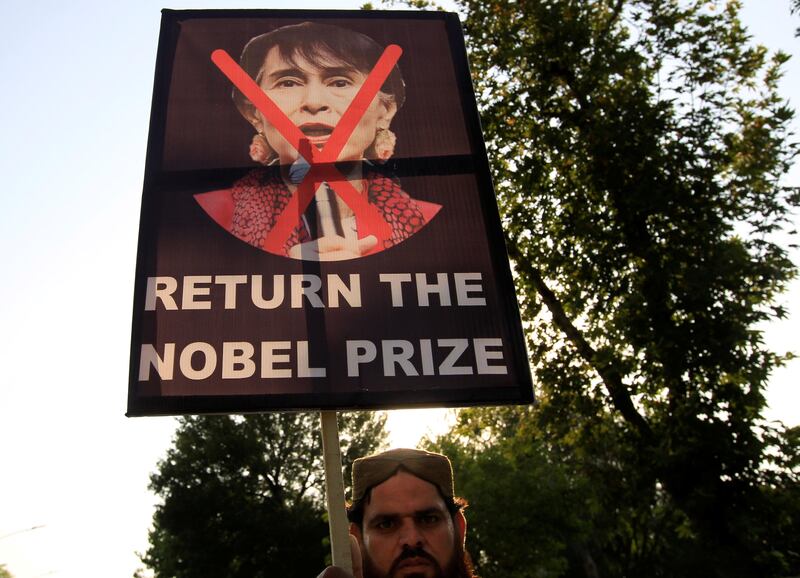 A demonstrator holds a placard during a protest against Myanmar's persecution of Rohingya Muslims in Islamabad, Pakistan September 8, 2017.  REUTERS/Caren Firouz