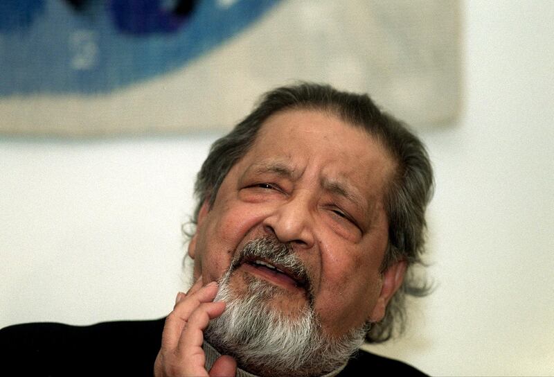 This picture taken on December 6, 2001 in Stockholm, Sweden, shows British writer VS Naipaul giving a press conference upon his arrival to Arlanda Airport, a few days prior to the Nobel prize award ceremony. - Nobel prize-winning British author V.S. Naipaul has died at the age of 85, his family announced on Saturday, August 11, 2018.  Vidiadhar Surajprasad Naipaul wrote more than 30 books and won the Nobel Literature Prize in 2001. Born in Trinidad, the son of an Indian civil servant, he studied English literature at Oxford University before basing his life in England. But he spent much of his time travelling and became a symbol of modern rootlessness. (Photo by Maja SUSLIN / TT News Agency / AFP) / Sweden OUT