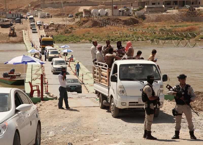 FILE PHOTO: Displaced people from the minority Yazidi sect, fleeing the violence in the Iraqi town of Sinjar, re-enter Iraq from Syria at the Iraqi-Syrian border crossing in Fishkhabour, Dohuk province, August 13, 2014. REUTERS/Ari Jalal/File photo