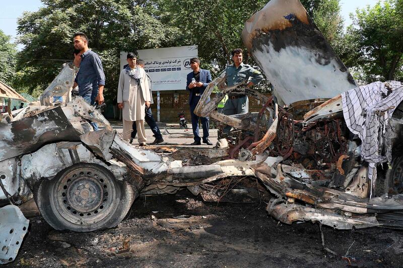 Afghans security personnel investigate at the site of a bomb explosion in front of Kanul University in Kabul on July 19, 2019. At least four people have been killed and several wounded after a bomb detonated near a university in Kabul on july 19, officials said, the latest violence to hit the war-torn Afghan capital. / AFP / STR
