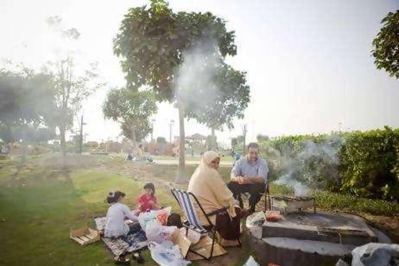 Abu Dhabi - March 26, 2010: Ahmed Zairy, his wife Emal and daughters Marwe and Marym are from Egypt and enjoy a weekend picnic in Corniche Park. Lauren Lancaster / The National