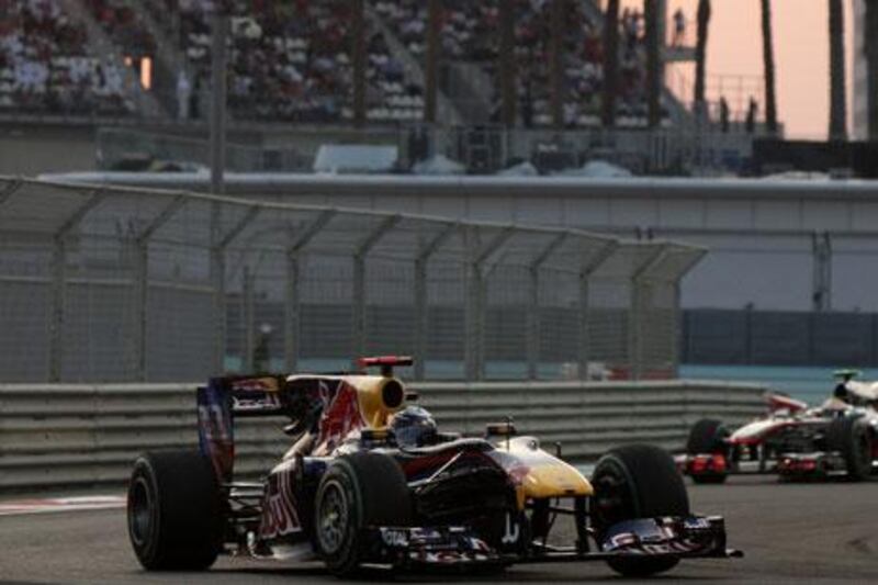 Bernie Ecclestone proposes pairing the Abu Dhabi Grand Prix with Bahrain's race next season.
