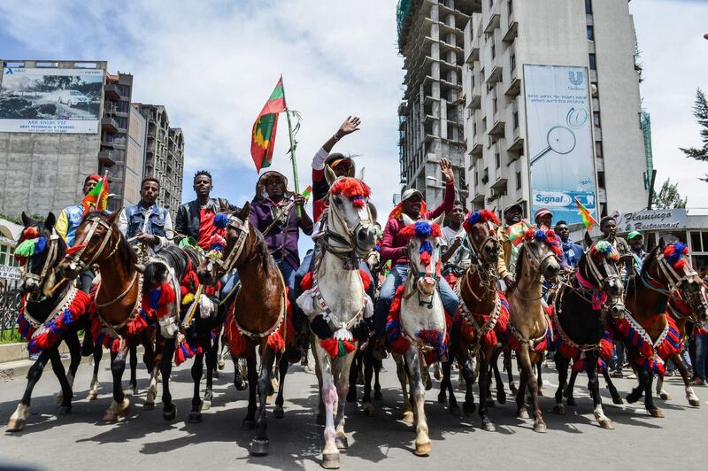 Ethiopia's Oromo people gather to celebrate the return of the formerly banned anti-government group the Oromo Liberation Front (OLF) at Mesquel Square in Addis Ababa, on September 15, 2018.  Tens of thousands of people gathered in Addis Ababa to welcome the OLF, the latest once-banned rebel group to return following a string of Ethiopian political reforms. Last month, the OLF reached a deal on returning home following an accord with representatives of the government.  / AFP / MIchael TEWELDE

