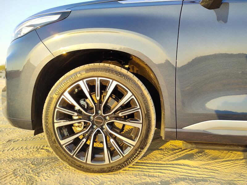 The VX comes loaded with 19-inch alloys, LED headlights and driving recorder camera