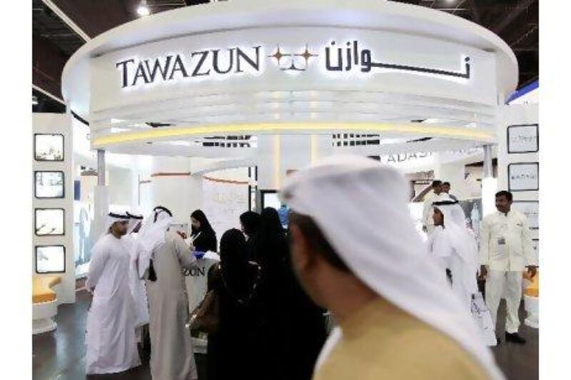 Visitors browse the Tawazun stall at the Tawdheef Recruitment Show in Abu Dhabi yesterday.