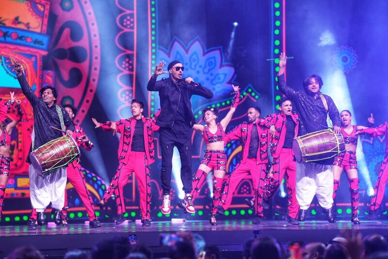 Singer Sukhbir appeared in his signature black outfit and dark glasses, starting out with Billi Billi Akh from the Salman Khan film Kisi Ka Bhai Kisi Ki Jaan