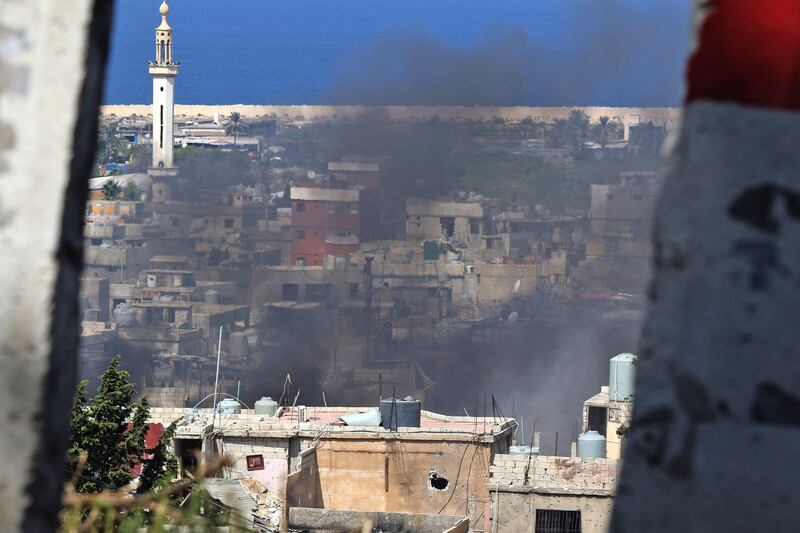Smoke rises from buildings in Ain el-Helweh, Lebanon's largest Palestinian refugee camp, near the southern coastal city of Sidon, during ongoing clashes between Palestinian security forces and Islamist fighters on August 21, 2017.
The clashes first broke out on August 17 when gunmen from the small Islamist Badr group opened fire on a position of Palestinian security forces inside the camp, a Palestinian source said. / AFP PHOTO / Mahmoud ZAYYAT