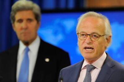 Former US ambassador to Israel, Martin Indyk, right, during John Kerry’s announcement of a resumption of peace talks between Israel and the Palestinian Authority.