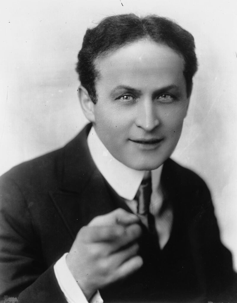 Hungarian-born American magician and escape artist Harry Houdini (1874 - 1926).   (Photo by Hulton Archive/Getty Images)