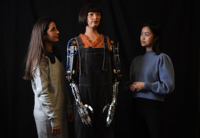 Gallery workers pose with the Ai-Da Robot at the Ashmolean Museum in the UK. Ai-Da is an ultra-realistic robot with artificial intelligence capabilities. Photo: EPA