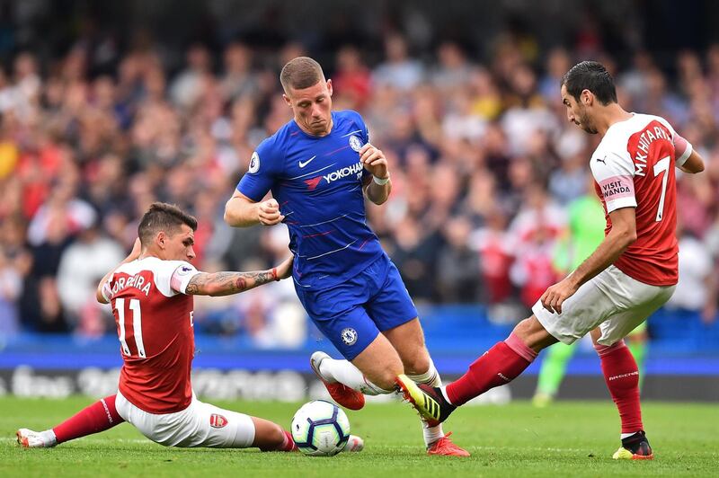 Chelsea's English midfielder Ross Barkley (C) vies with Arsenal's Uruguayan midfielder Lucas Torreira (L) and Arsenal's Armenian midfielder Henrikh Mkhitaryan during the English Premier League football match between Chelsea and Arsenal at Stamford Bridge in London on August 18, 2018. (Photo by Glyn KIRK / AFP) / RESTRICTED TO EDITORIAL USE. No use with unauthorized audio, video, data, fixture lists, club/league logos or 'live' services. Online in-match use limited to 120 images. An additional 40 images may be used in extra time. No video emulation. Social media in-match use limited to 120 images. An additional 40 images may be used in extra time. No use in betting publications, games or single club/league/player publications. / 