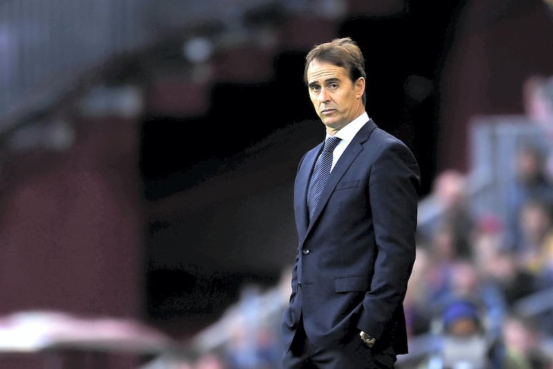 BARCELONA, SPAIN - OCTOBER 28:  Head coach julen Lopetegui of Real Madrid CF looks on  during the La Liga match between FC Barcelona and Real Madrid CF at Camp Nou on October 28, 2018 in Barcelona, Spain.  (Photo by David Ramos/Getty Images)