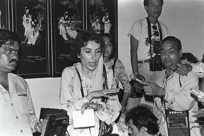 Pakistani People's Party leader (PPP), Benazir Bhutto, adresses a press conference to foreign and Pakistani journalists, 11 April 1986, after her release in Lahore. Born in 1953 in Karachi and eldest daughter of former Prime Minister of Pakistan Zulfikar Ali Bhutto, she studied at Harvard University. In 1979 her father is hanged and she becomes leader of Pakistan People's Party. Benazir Bhutto spends seven years in exile or under house arrest. In 1986 Bhutto returns to Pakistan and on April 1987 becomes Prime Minister of Pakistan.  On December 2, 1988 Benazir Bhutto was sworn in as Prime Minister of Pakistan, becoming the first woman to head the government of an Islamic State. She was re-elected in 1993 but was dismissed three years later accused of corruption scandals concerning contracts awarded to Swiss companies during her regime. In 1996 Bhutto removed from government and lived in exile in UK. Her husband, Asif Ali Zardari, spent eight years in jail until he was released in November 2004. / AFP PHOTO / STAFF