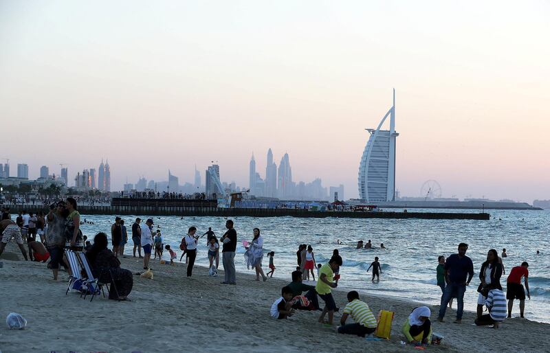 DUBAI , UNITED ARAB EMIRATES , NOV 30  – 2017 :- People enjoying on the national holiday with their family and friends at the Kite Beach in Dubai. (Pawan Singh / The National) Standalone