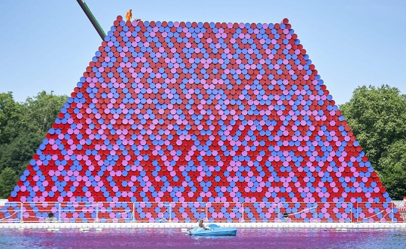 (FILES) In this file photo taken on June 11, 2018 workers build 'The Mastaba', an outdoor work made up of over 7000 stacked barrels by Bulgarian artist Christo Vladimirov Javachef on the Serpentine lake in Hyde Park in London. The artist known as Christo, who made his name transforming landmarks such as Germany's Reichstag by covering them with reams of cloth, died on May 31, 2020 aged 84, his official Facebook page announced. Christo Vladimirov Javacheff died of natural causes at his home in New York City, the statement said. The Bulgarian-born artist worked in collaboration with his wife of 51 years Jeanne-Claude until her death in 2009. / AFP / Niklas HALLE'N
