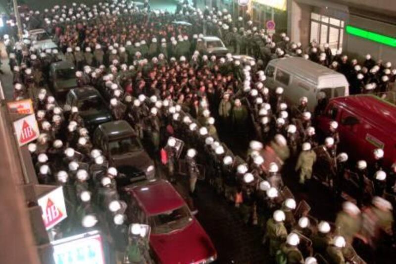 German riot police have surrounded Kurdish demonstrators after a torchlight parade of about 200 Kurds in Hamburg on late Wednesday, March 20, 1996. Some hundred policemen detained the Kurds together with various left wing demonstrators protesting against the governments ban of the Kurdish workers party PKK. (AP-Photo/Michael Probst)