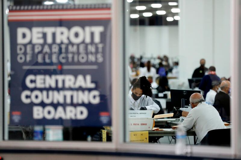 TOPSHOT - Detroit election workers work on counting absentee ballots for the 2020 general election at TCF Center on November 4, 2020 in Detroit, Michigan.  President Donald Trump and Democratic challenger Joe Biden are battling it out for the White House, with polls closed across the United States -- and the American people waiting for results in key battlegrounds still up for grabs. / AFP / JEFF KOWALSKY
