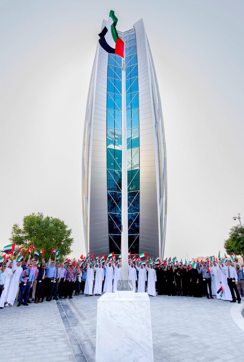 ABU DHABI, UAE, 02 November 2017: Team members of Aldar Properties (Aldar), Abu Dhabi’s leading listed property development, investment and management company, proudly raised the UAE flag today at Aldar’s headquarters in Abu Dhabi.  Photo Courtesy: Aldar