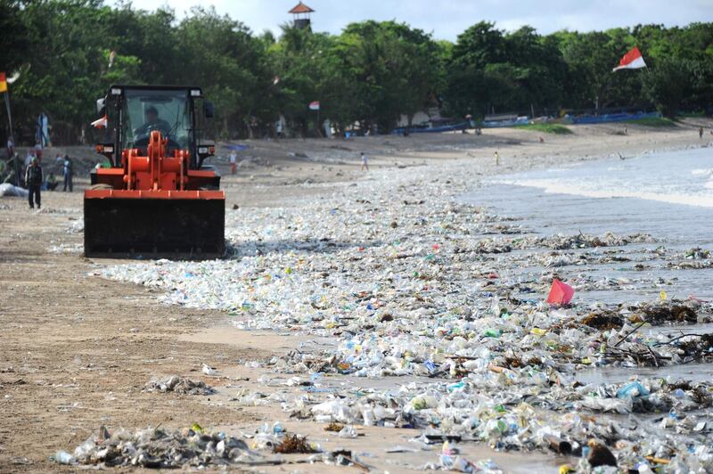 (FILES) In this file photo taken on December 19, 2017 shows rubbish collectors using heavy equipment to clear plastic trash on Kuta beach near Denpasar, on Indonesia's tourist island of Bali.
Millions of tourists are drawn to Bali's palm-fringed scenery and rich marine life, but a British diver has released stark footage highlighting a growing problem in its famously crystal-clear waters: plastic rubbish. / AFP PHOTO / SONNY TUMBELAKA