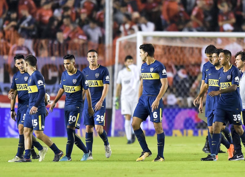 BUENOS AIRES, ARGENTINA - APRIL 15: Players of Boca Juniors leave the field at the end of the first half during a match between Independiente and Boca Juniors as part of Superliga 2017/18 at Libertadores de America Stadium on April 15, 2018 in Buenos Aires, Argentina. (Photo by Marcelo Endelli/Getty Images)