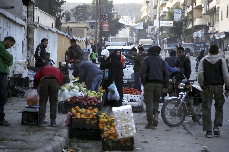 Syrians shop for food on November 19, 2018 in the northwestern Syrian city of Afrin. - Clashes on Sunday between Turkish-backed rebel factions vying for influence in the northern Syrian town of Afrin left 25 fighters dead, the Britain-based Syrian Observatory for Human Rights said  said. (Photo by Bakr ALKASEM / AFP)