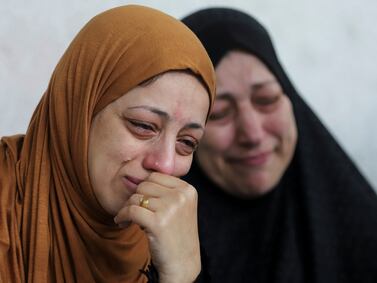 Mourners react during the funeral of Palestinians killed in Israeli strikes, amid the ongoing conflict between Israel and the Palestinian Islamist group Hamas, in Rafah, in the southern Gaza Strip, April 29, 2024.  REUTERS / Hatem Khaled