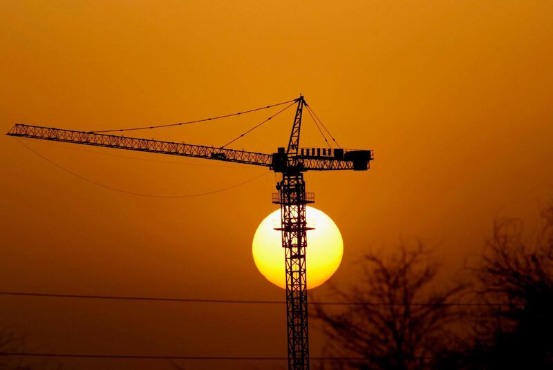 DUBAI. 30th June. 2009. The sun sets over a construction site in Dubai. Stadium.  Stephen Lock  /  The National . FOR STOCK *** Local Caption ***  SL-sun-001.jpg