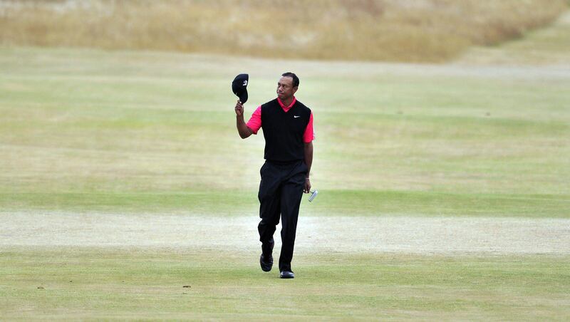 US golfer Tiger Woods greets the crowd as he walks towards the 18th green during the fourth and final round of the 2013 British Open Golf Championship at Muirfield golf course at Gullane in Scotland on July 21, 2013. Phil Mickelson of the United States won his first British Open at Muirfield by three strokes from Henrik Stenson of Sweden. AFP PHOTO/GLYN KIRK
 *** Local Caption ***  590013-01-08.jpg