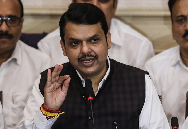 epa08026362 Devendra Fadnavis (C), Chief Minister of Maharashtra, speaks to the media during press a conference in Mumbai, India, 26 November 2019. Devendra Fadnavis announced his resignation on 26 November, citing the lack of seats to prove his majority in the assembly ahead of a floor test on 27 November.  EPA/DIVYAKANT SOLANKI