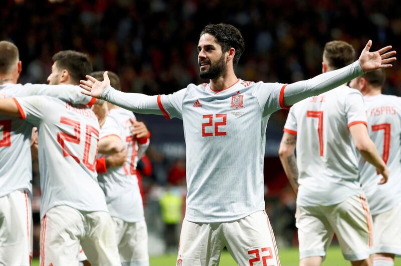 epa06633265 Spain's midfielder Isco Alarcon (C) celebrates after scoring a hat-trick against Argentina during an international friendly soccer match played at the Wanda Metropolitano stadium in Madrid, Spain, 27 March 2018.  EPA/MARISCAL