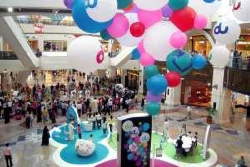 DUBAI, UNITED ARAB EMIRATES - JULY 28:  A du kiosk at the Mall of the Emirates in Dubai on July 28, 2009.  (Randi Sokoloff / The National)  For Business stock           *** Local Caption ***  RS008-072709-DU.jpg