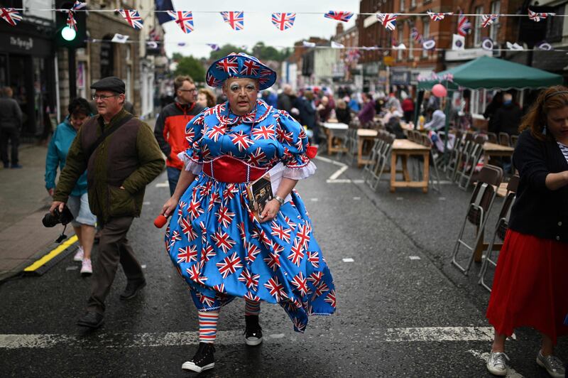 A reveller arrives to attend a street party in Ashby-de-la-Zouch in central England as part of the platinum jubilee celebrations.  AFP