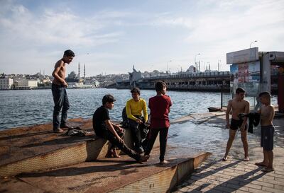 epa08494211 Syrian refugee children enjoy the warm weather at the Bosphorus in Istanbul, Turkey 18 June 2020. World Refugee Day is internationally observed on 20 June to raise awareness of the situation of refugees around the world.  EPA/ERDEM SAHIN