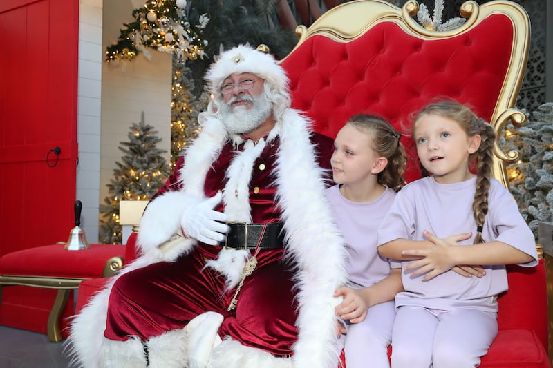 Santa Claus's house is installed at the venue, and guests can go inside to take pictures