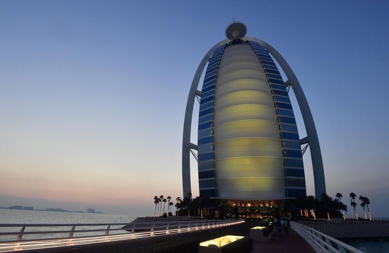 A picture taken on September 26, 2018 shows Burj Al Arab hotel in the United Arab Emirate of Dubai. / AFP / GIUSEPPE CACACE
