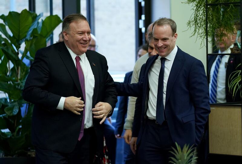 US Secretary of State Mike Pompeo (L) and Britain's Foreign Secretary Dominic Raab visit Epic Games Lab in London, Britain, January 30, 2020. Pompeo predicted Thursday that Brexit would bring "enormous benefits" to the United States and the UK, during a visit to Britain on the eve of its historic departure from the European Union. Pompeo IS in London on the first leg of a five-nation tour that also takes him to Ukraine. / AFP / POOL / KEVIN LAMARQUE
