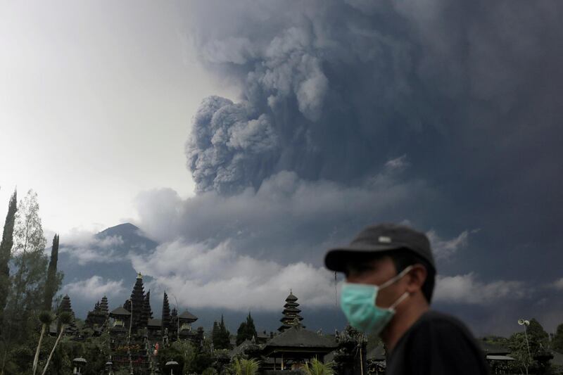 Mount Agung volcano erupts as seen from Besakih Temple in Karangasem, Bali, Indonesia on November 26, 2017. REUTERS/Johannes P. Christo     TPX IMAGES OF THE DAY