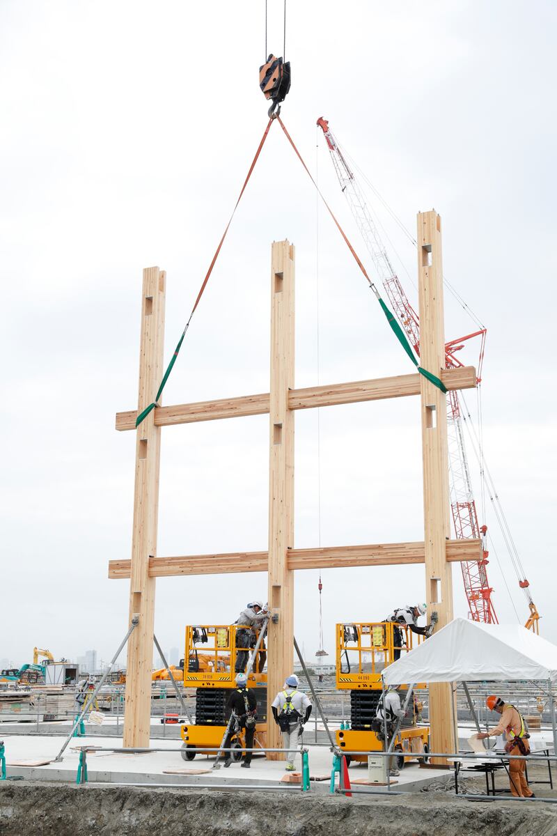 Cranes lower timber frames as work begins to construct the world's largest wooden roofs for Expo 2025 Osaka. Photo: Japan Association for the 2025 World Exposition/ Obayashi Corporation