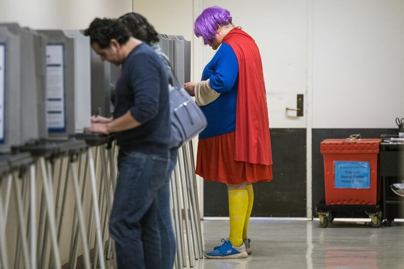 Voters cast ballots at a polling station in San Francisco, California, U.S. Bloomberg