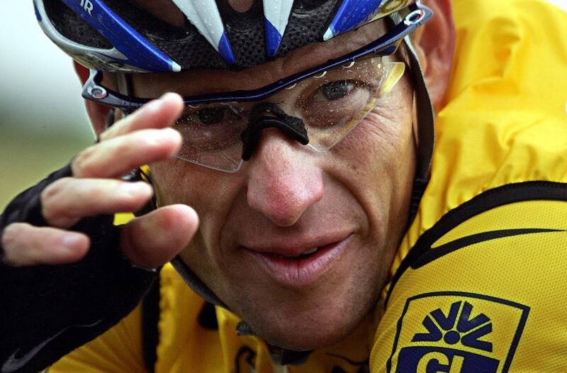 (FILES) This file picture taken on July 8, 2004 shows US rider Lance Armstrong (US Postal/USA) during the fifth stage of the 91st Tour de France cycling race between Amiens and Chartres.
Lance Armstrong has agreed to pay $5 million in order to settle his looming federal fraud case stemming from his use of performance-enhancing drugs during the Tour de France, US media reported on April 19, 2018. The former cycling superstar was due to face a trial next month over claims that he defrauded the US government when he doped while racing for his United States Postal Service-sponsored team. / AFP PHOTO / Joël SAGET
