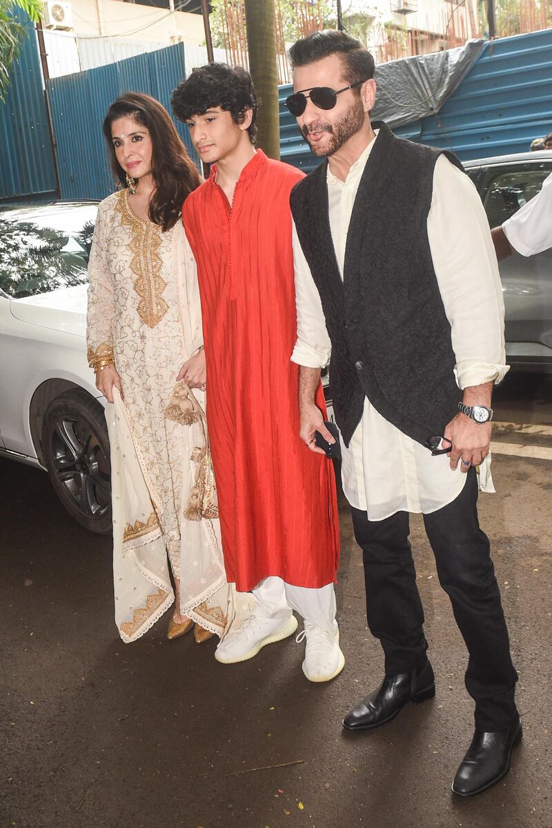 Rhea's uncle Sanjay Kapoor and his wife Maheep Kapoor along with their son Jahaan Kapoor.