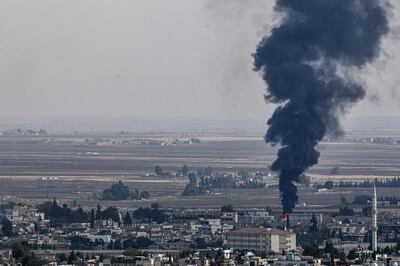 This picture taken on October 18, 2019 from the Turkish side of the border at Ceylanpinar district in Sanliurfa shows fire and smoke rising from the Syrian town of Ras al-Ain on the first week of Turkey's military operation against Kurdish forces. Sporadic clashes between Turkish forces and Kurdish groups were ongoing in a battleground Syrian border town on October 18, a monitor said, despite Ankara's announcement of a five-day truce. / AFP / Ozan KOSE
