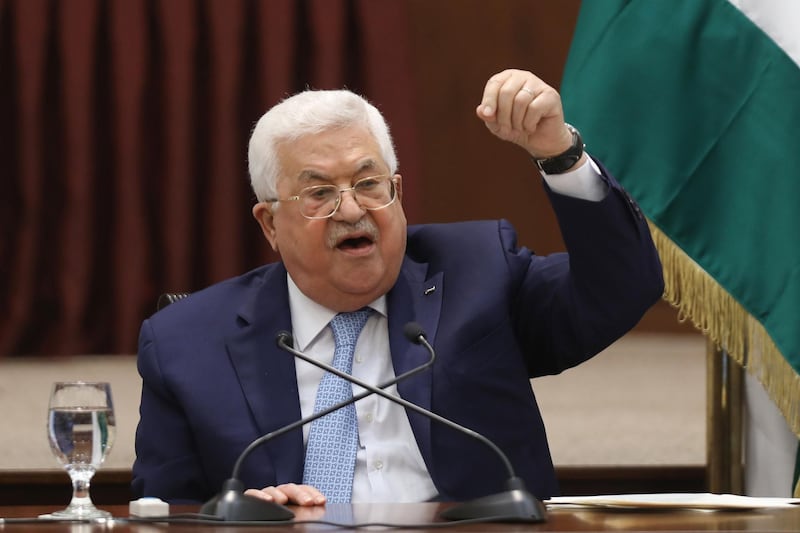 Palestinian President Mahmoud Abbas speaks during the Palestinian leadership meeting at his headquarters in the West Bank city of Ramallah, on May 19, 2020. The Palestinian President again threatened to end security coordination with Israel and the United States, saying Israeli annexation would ruin chances for peace. / AFP / POOL / Alaa BADARNEH
