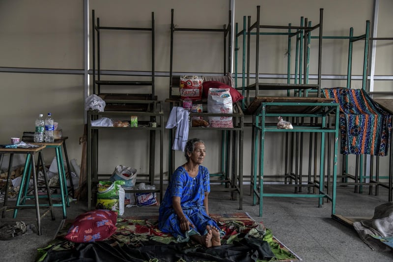 KERALA, INDIA - AUGUST 20: Locals from nearby villages in the Chengannur area take shelter at the relief camp in local collage in Chengannur on August 20, 2018 in Kerala, India. Over 350 people have reportedly died in the southern Indian state of Kerala after weeks of monsoon rains which caused the worst flooding in nearly a century. Officials said more than 800,000 people have been displaced and taken shelter in around 4,000 relief camps across Kerala as the Indian armed forces step up efforts to rescue thousands of stranded people and get relief supplies to isolated areas.  (Atul Loke/Getty Images)